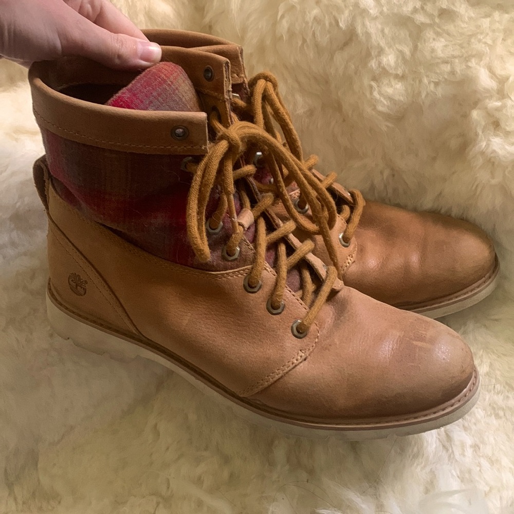 Fleece detail, waterproof Timberlands